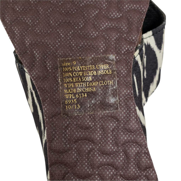 Muk Luks Womens sz 9 Flip Flop Sandals Cara Black Ikat White Jungle Slip Ons New - Picture 9 of 9